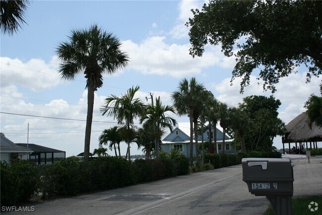 Building Photo - 15472 Admiralty Cir Rental
