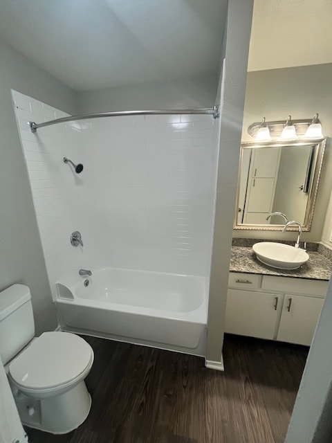 Master Bathroom found in Master bedroom - FLEETWOOD APARTMENTS