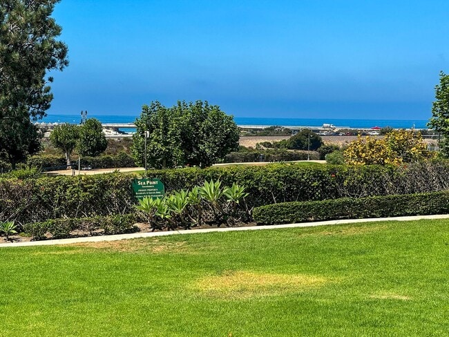 Building Photo - Luxurious Coastal Living: Fully Remodeled 3-Bed, 3.5-Bath with Ocean Views in Sea Point