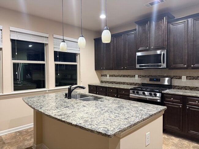 Photo - 2056 Tweed Dr