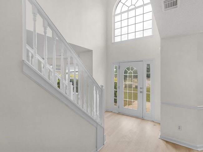327 Ermines Way