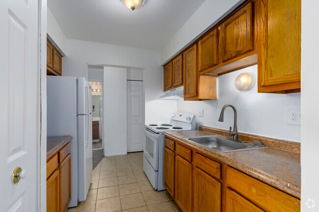 2BR, 1BA - 800SF - Kitchen