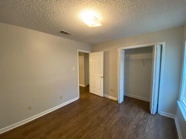 Photo - 6607 Sungate Dr S