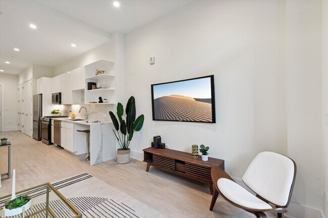 Photo - 812 West Adams