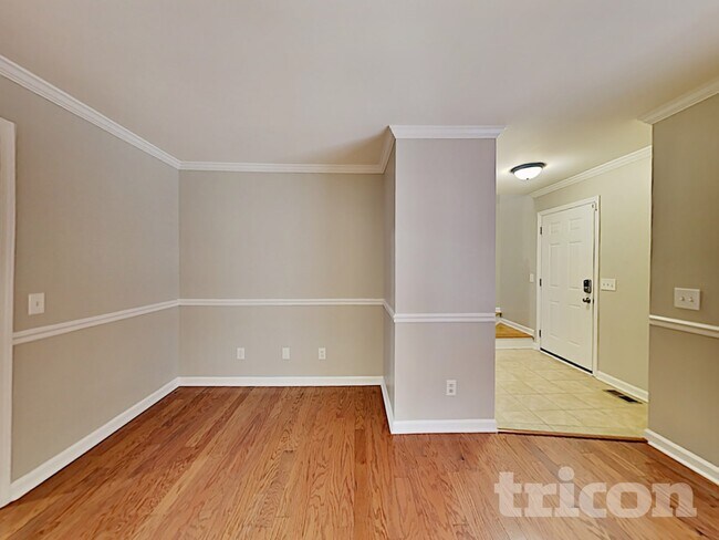 Photo - 229 Montclaire Cir