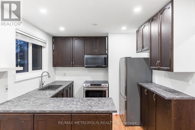 Photo - 312 Palmerston Ave