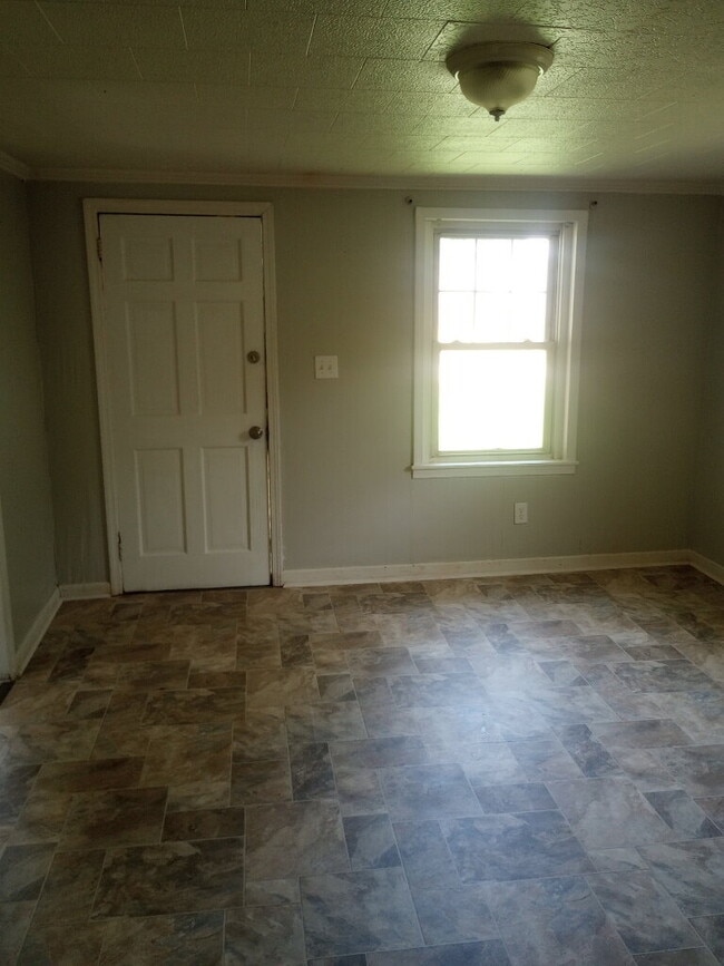 Photo - "Charming 2-Bedroom Home with Hardwood Elegance in Spartanburg!"