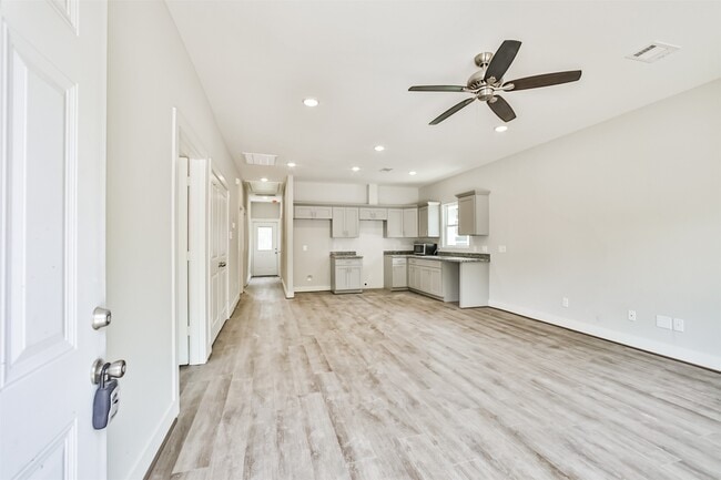 Building Photo - 420 Ave B