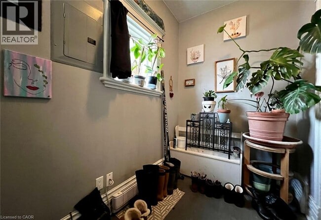 Photo - 631 Hamilton Rd Unité MAIN FL