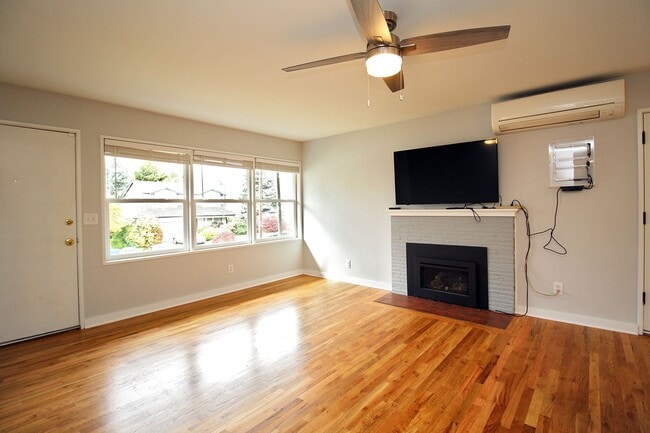 Photo - 9655 N Edison St