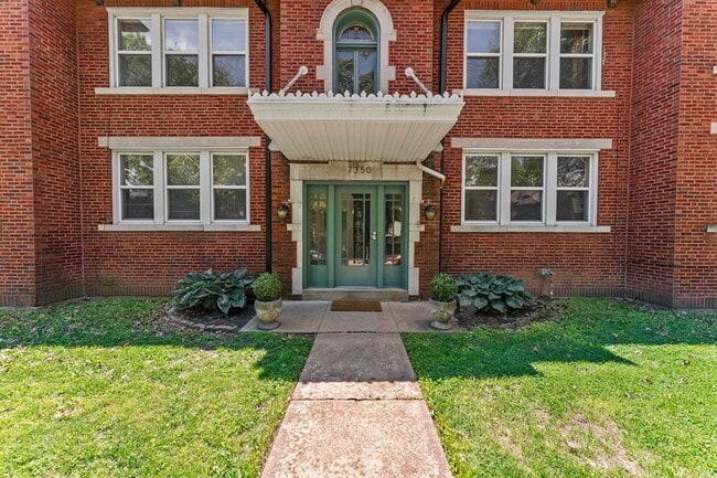 Building Photo - 7350 Amherst Ave