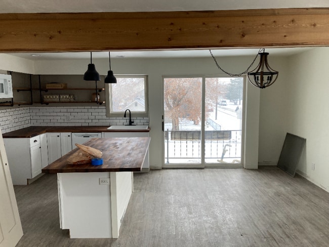 Photo - 1019 2nd St W