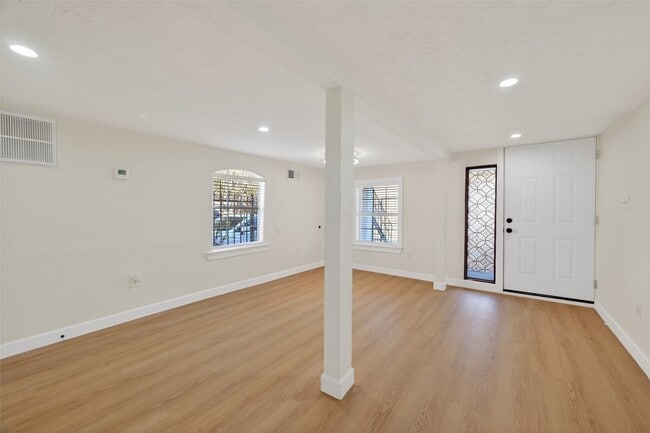 Photo - 2118 Webster St