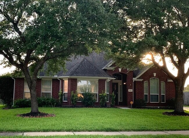 Building Photo - 2504 Sunny Shores Dr