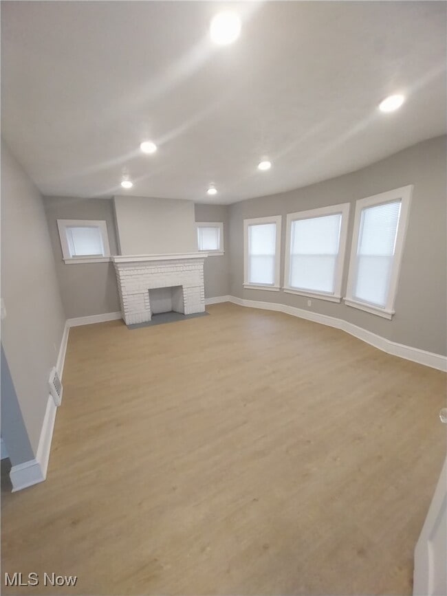 Photo - 1635 Hillcrest Rd Unit Up