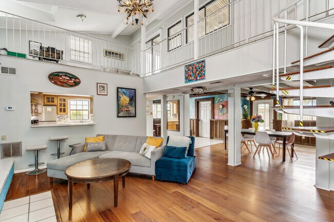 Photo - 1402 Via De Luna Dr