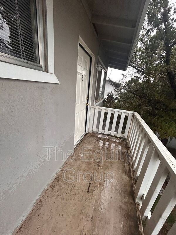 Building Photo - 331 E Elm St Unit 6