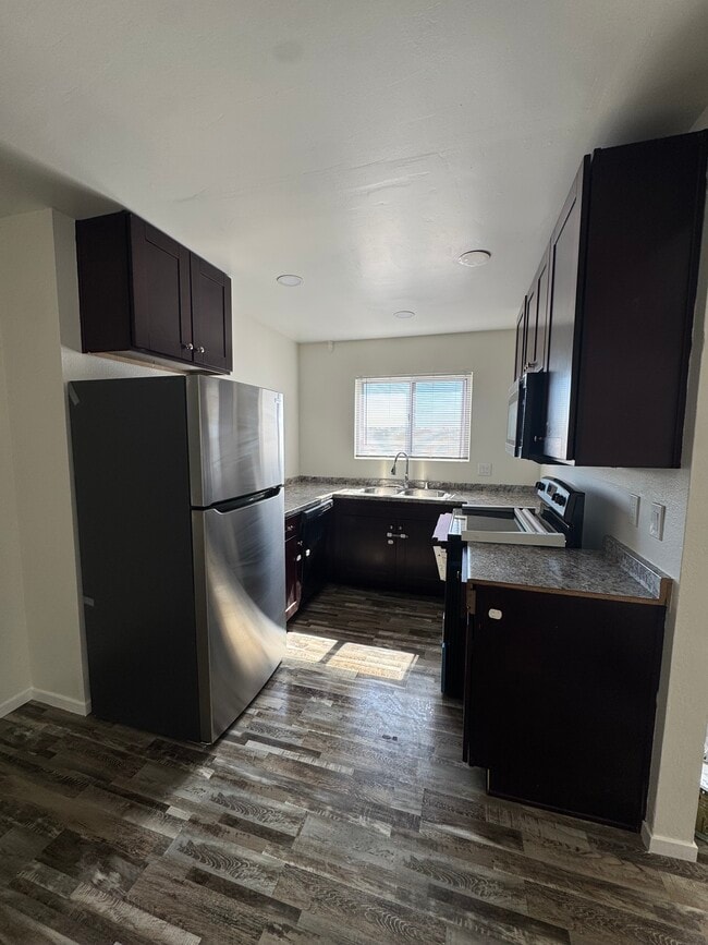 Building Photo - 9023 Campo Rd Unit D