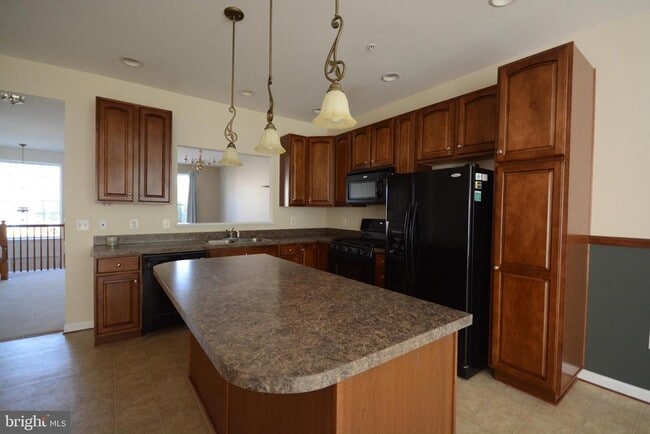 Photo - 421 Green Fern Cir