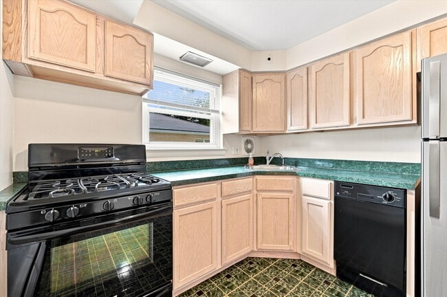 7815 Queen St Unit A