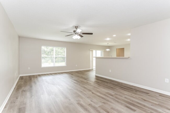 Photo - 97122 Yorkshire Dr