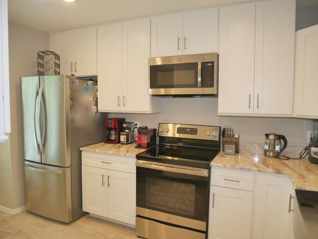 Photo - ***Bright and Beautifully Appointed 3BED/3BATH Townhome in Vienna for Rent ***