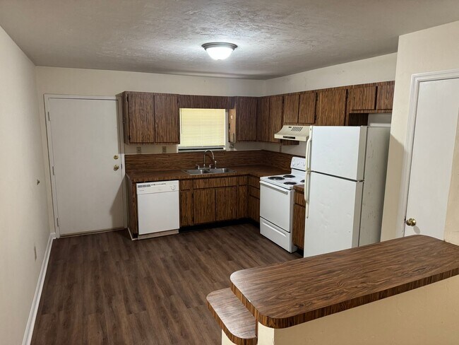 Photo - Two Bedroom Duplex In Canopy Oaks School Zone...Back on the Market!