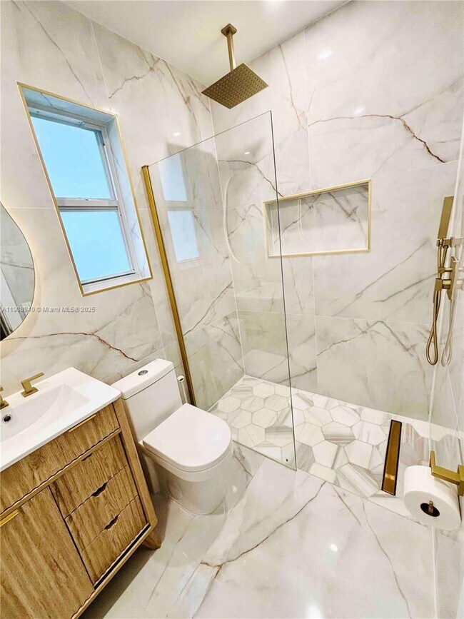 Photo - 330 NE 88th St