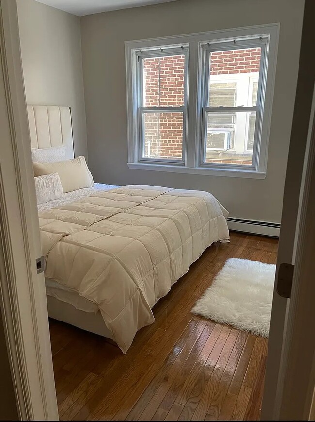 Photo - 1660 Hering Ave Unidad 2