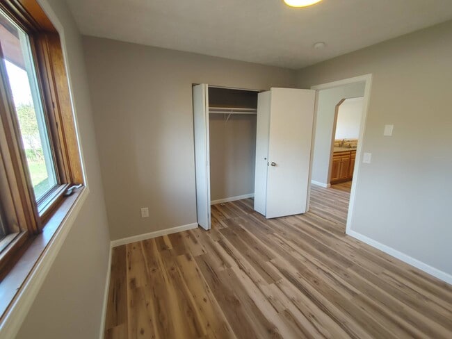 Photo - 566 N Bailey St