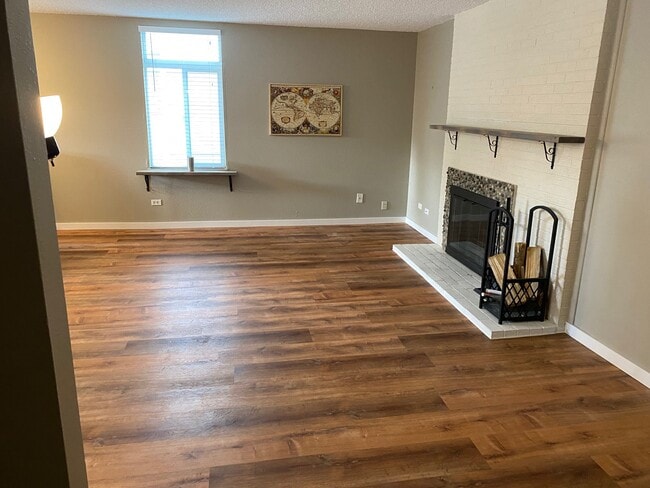 Photo - 3359 S Monaco Pkwy Unidad B Rental