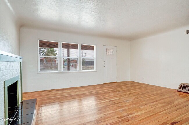 Photo - 819 Ellis St
