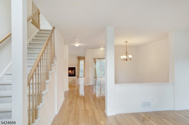 Photo - 18 Mountain View Dr