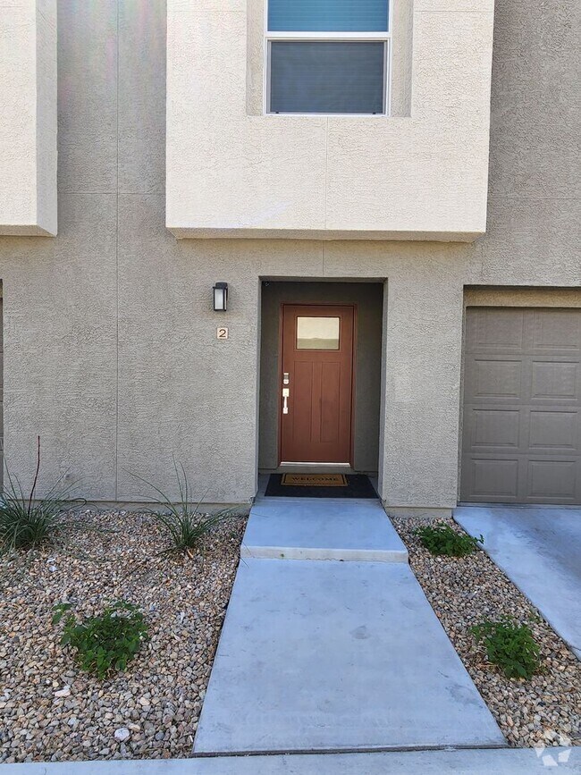 Building Photo - Charming 3BR/2.5BA Home in Las Vegas – Uti...