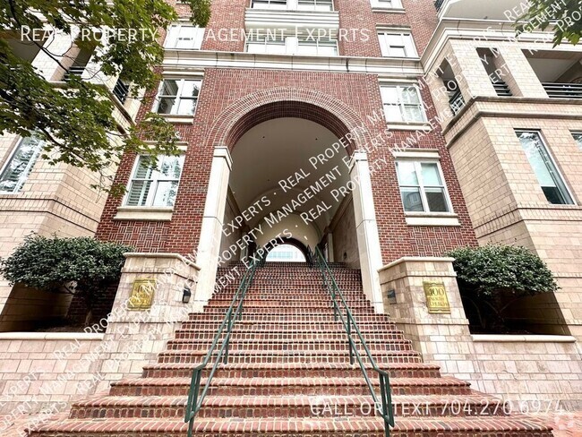 Building Photo - Charming 2 BR/ 2BA Condo in the heart of U... Unit 608