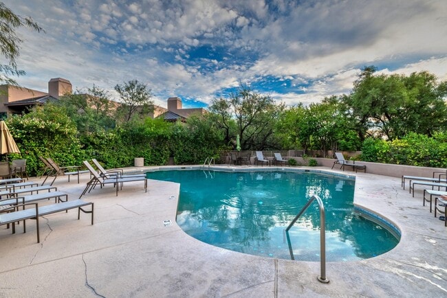 Building Photo - 6655 N Canyon Crest Dr Unit 9253