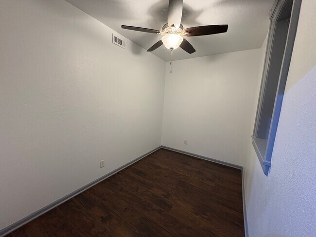 Photo - 1941-1939 S Winona Ln