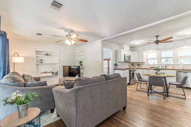 Photo - 409 Aero Ave