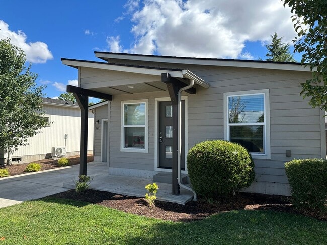 Photo - Beautiful 2 bedroom/1 bath home. Landscaping included!