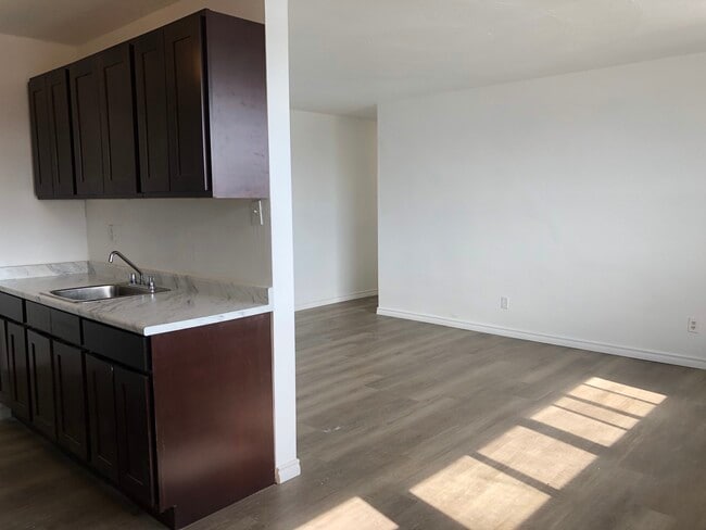 Building Photo - Family Building - Large Two Building besid... Unit 1