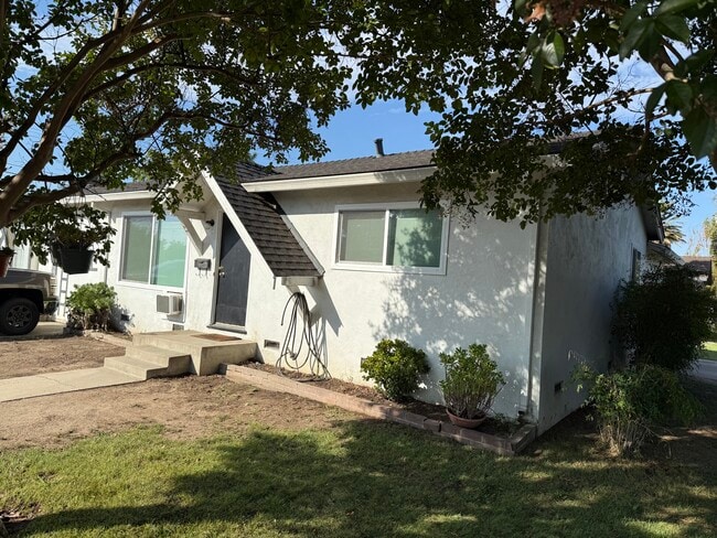Building Photo - 1101 S Ham Ln Unit Duplex Rental
