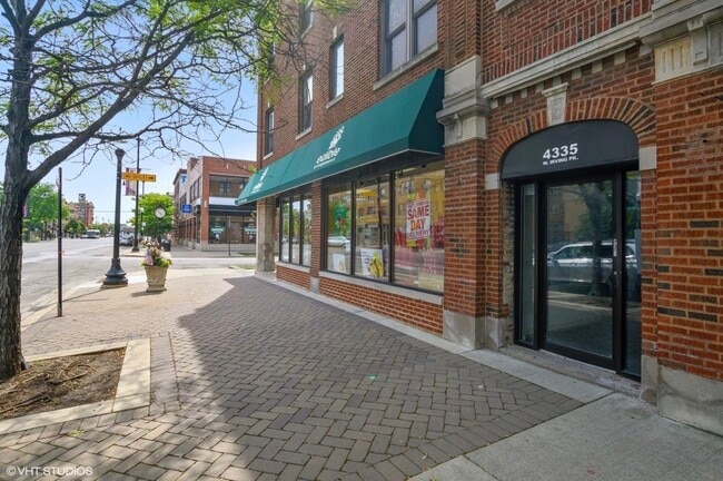 Building Photo - 4335 W Irving Park Rd Unit 4335 W Irving Park Rd Apt 101