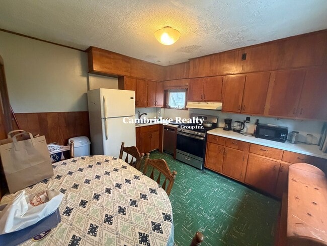 Building Photo - 151 Central St Unit B2
