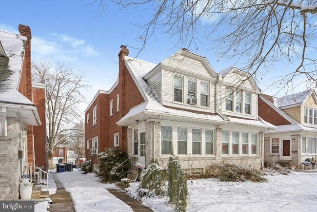 Photo - 3227 Fuller St