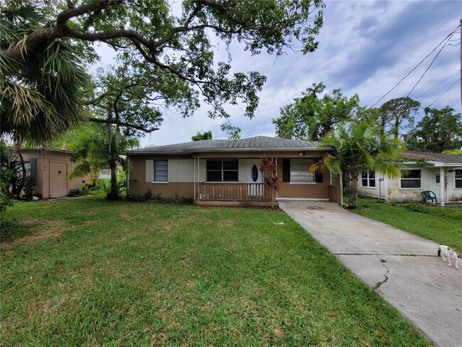 Photo - 2235 Lakeview St