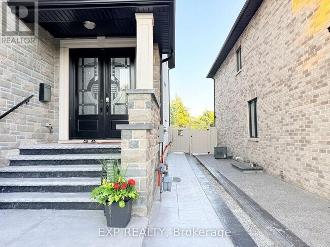 Photo - 1606 Sandhurst Crescent