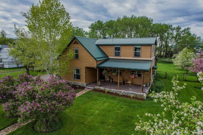 Building Photo - Spacious 4-Bedroom Home in the Heart of Sh...