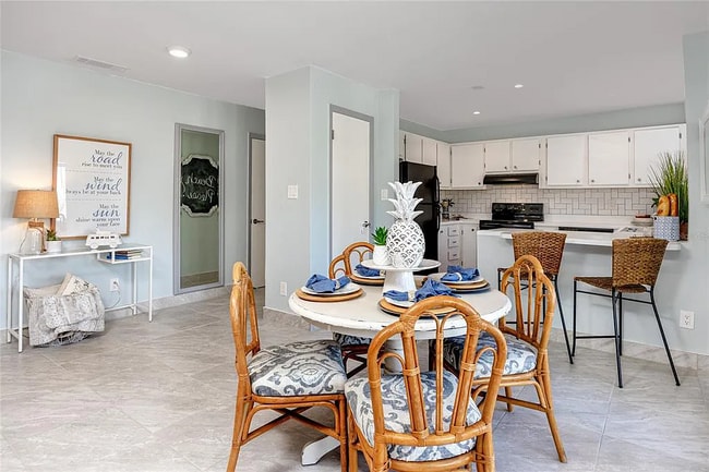 Photo - 5231 Beach Dr SE Unidad B