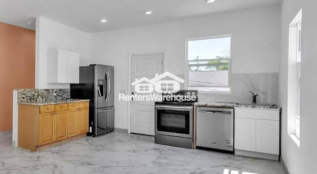 Photo - 528 Wideview Ave