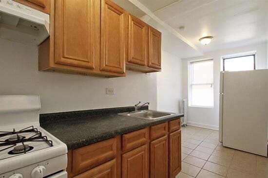Photo - 808 W 76th St